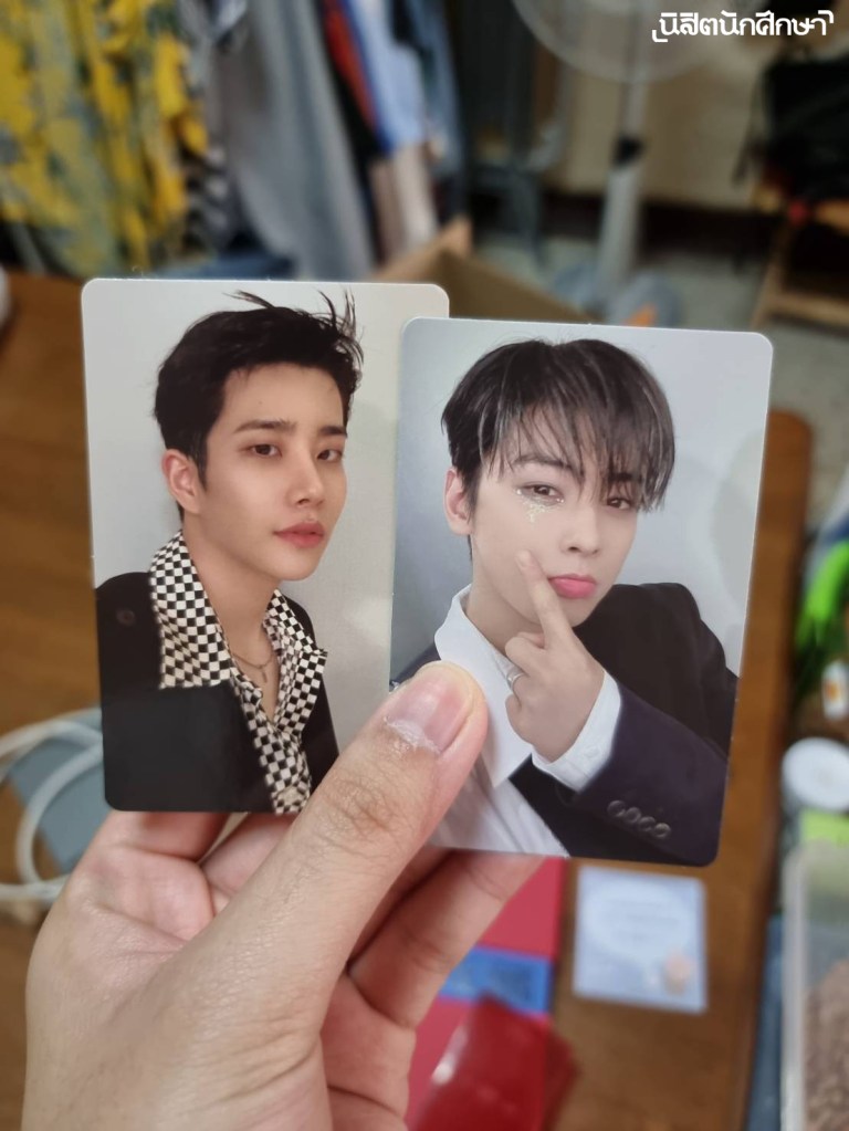 การ์ดรูปภาพสมาชิกวงอาสโทร (ASTRO) ที่ว่านสะสม
ภาพ : ธันย์ชนก ศิริชัยนฤมิตร