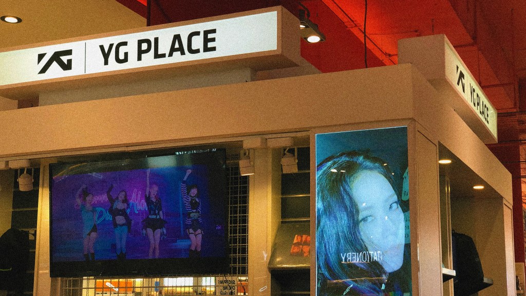 Pop-up Store ของ YG Place ร้านขายสินค้าที่ระลึกของศิลปินค่าย YG Entertainment